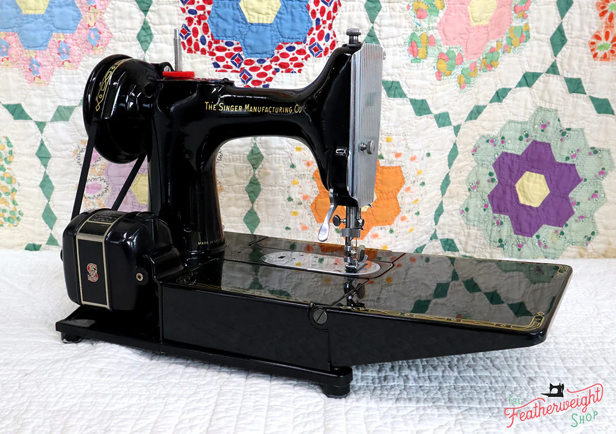 Singer Featherweight 222K Sewing Machine EN1345** - Image 8