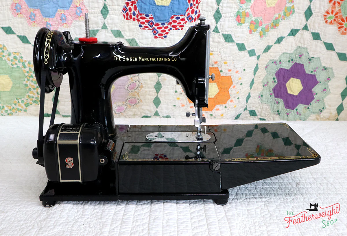 Singer Featherweight 222K Sewing Machine EN1345** - Image 9