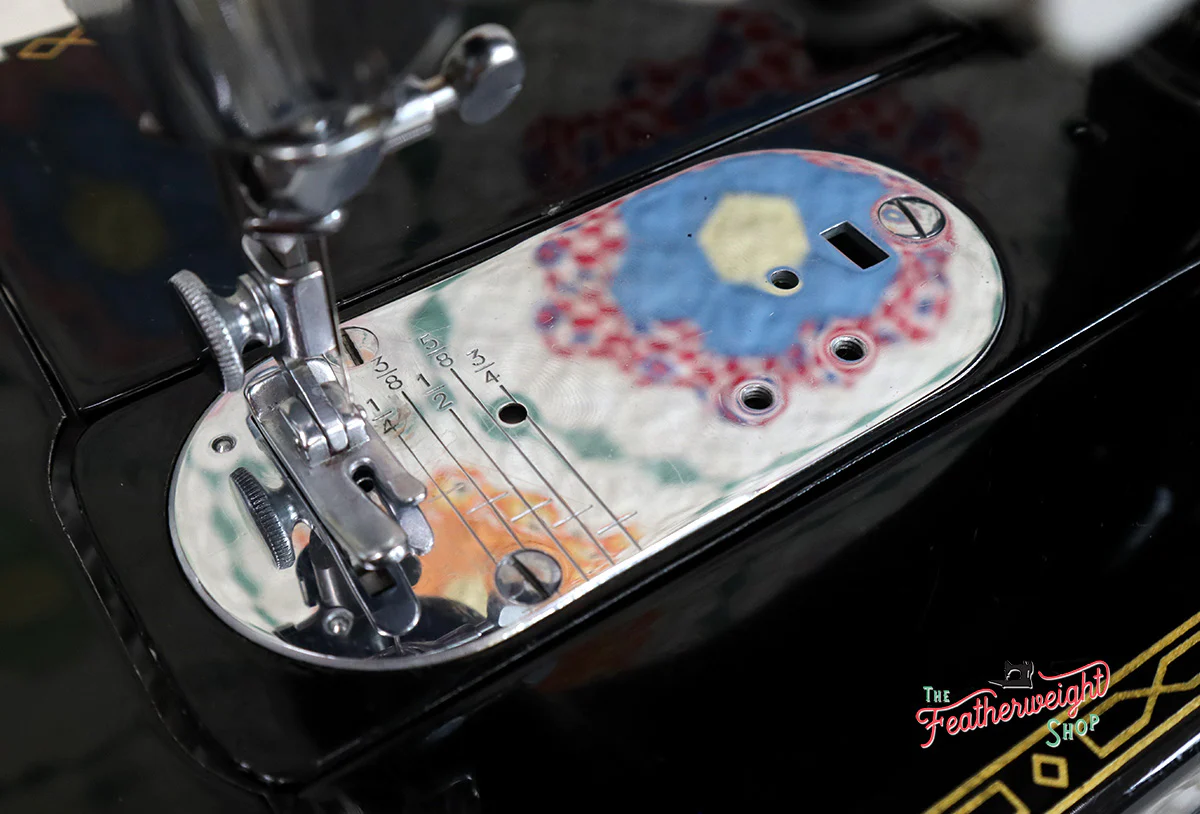 Singer Featherweight 222K Sewing Machine EN135*** - Image 13