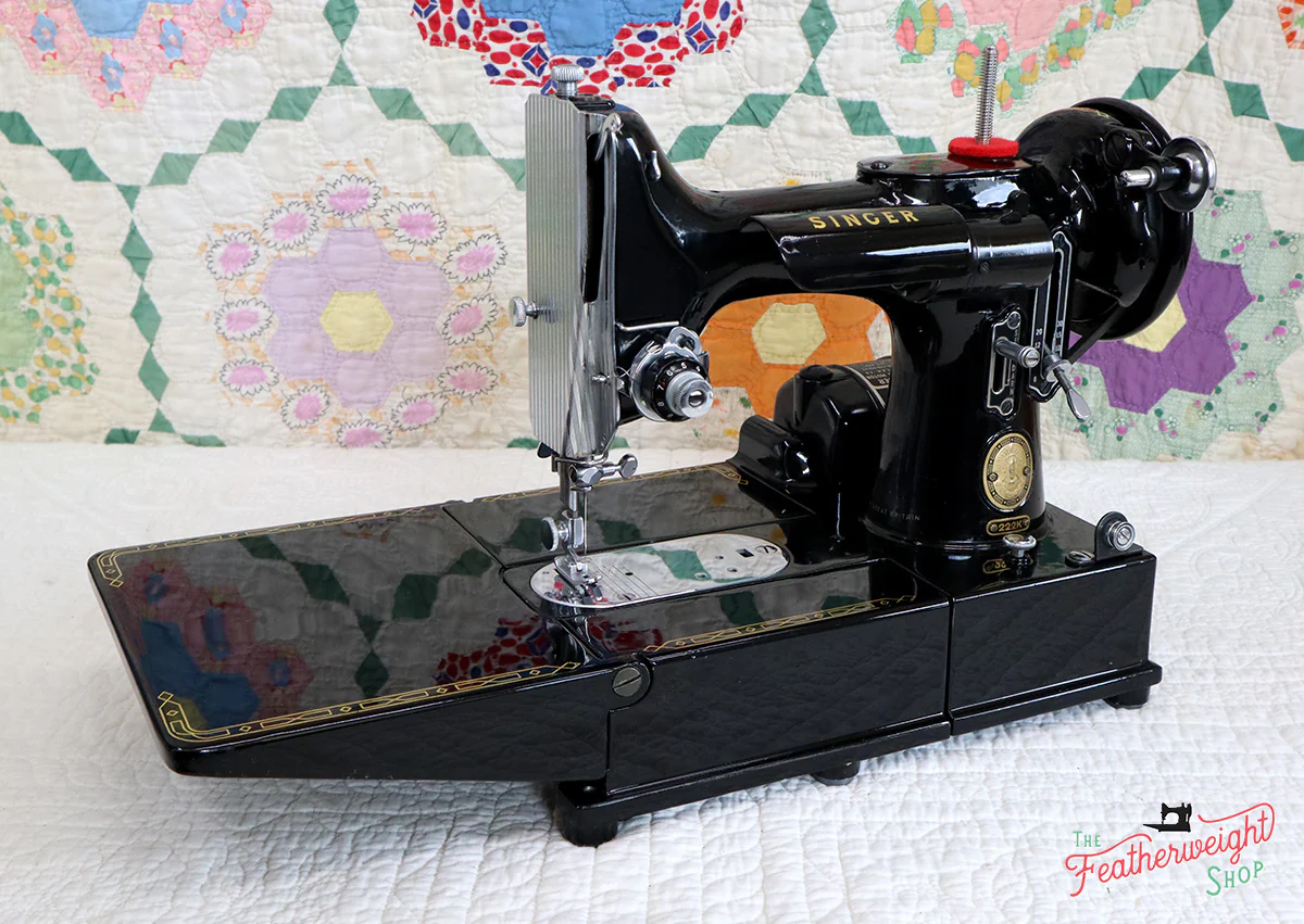 Singer Featherweight 222K Sewing Machine EN135*** - Image 4