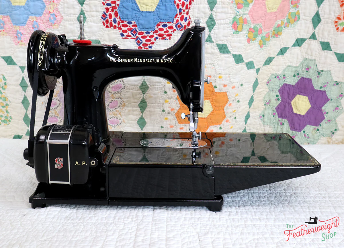 Singer Featherweight 222K Sewing Machine EN135*** - Image 7
