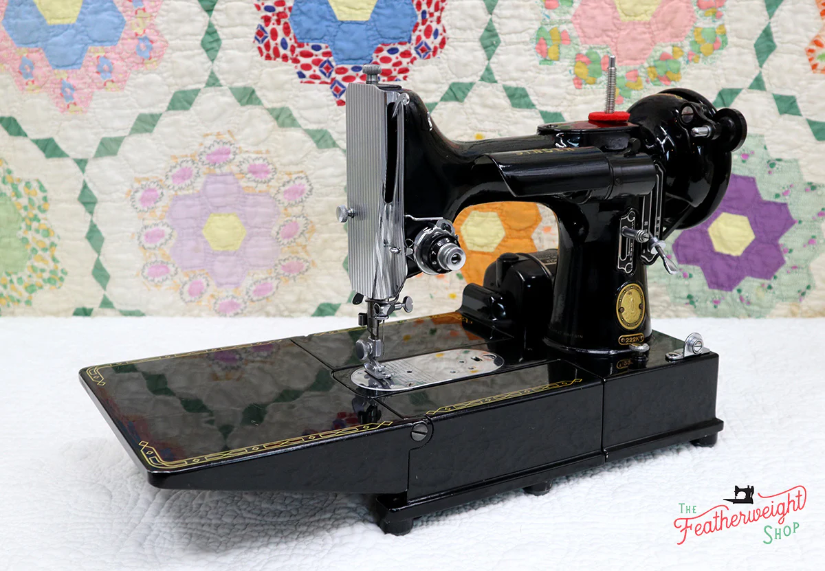 Singer Featherweight 222K Sewing Machine EN136*** - Image 4