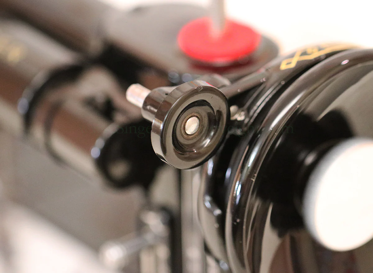 Singer Featherweight 222K Sewing Machine EN137*** - Image 16