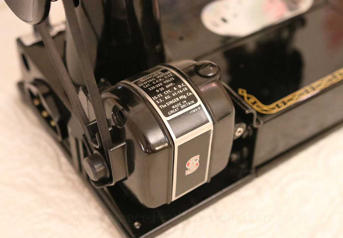 Singer Featherweight 222K Sewing Machine EN137*** - Image 18
