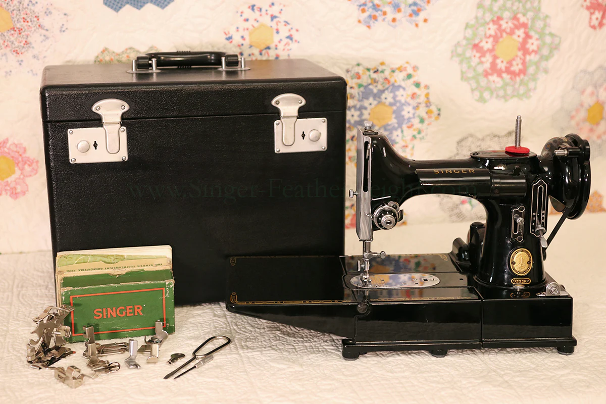 Singer Featherweight 222K Sewing Machine EN137*** - Image 2