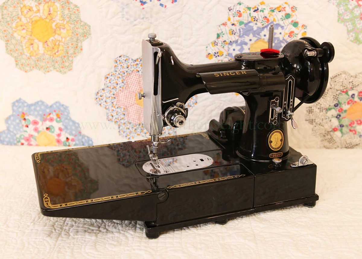 Singer Featherweight 222K Sewing Machine EN137*** - Image 3
