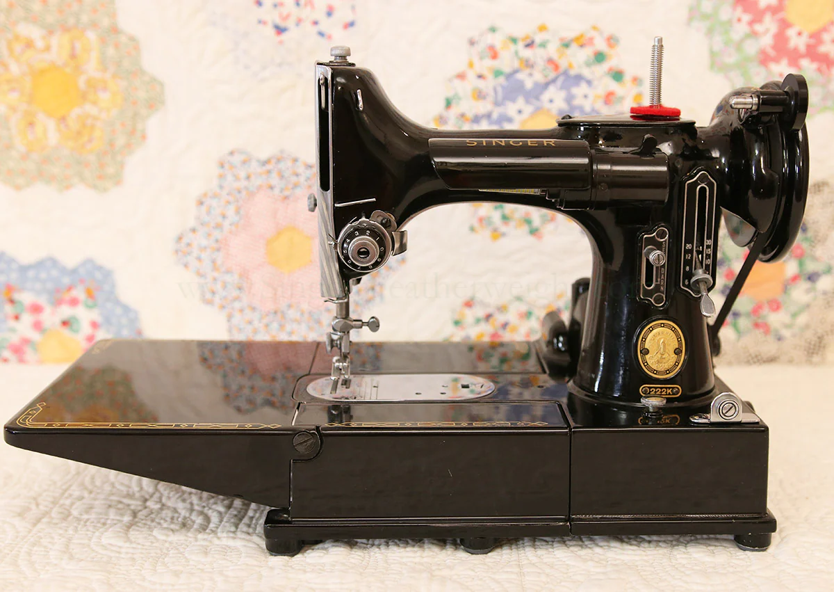 Singer Featherweight 222K Sewing Machine EN137*** - Image 4