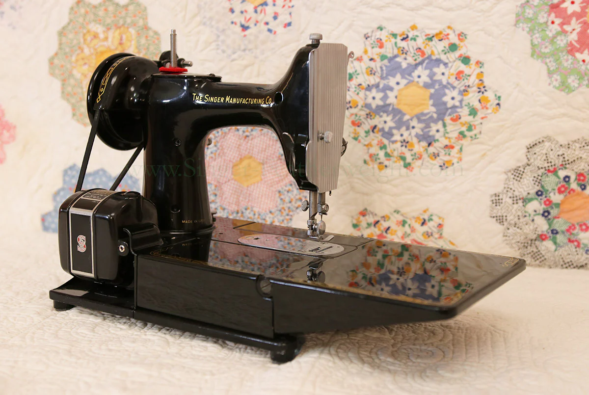 Singer Featherweight 222K Sewing Machine EN137*** - Image 7