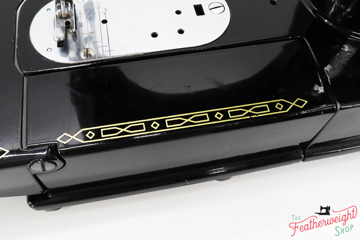 Singer Featherweight 222K Sewing Machine EN1374** - Image 10