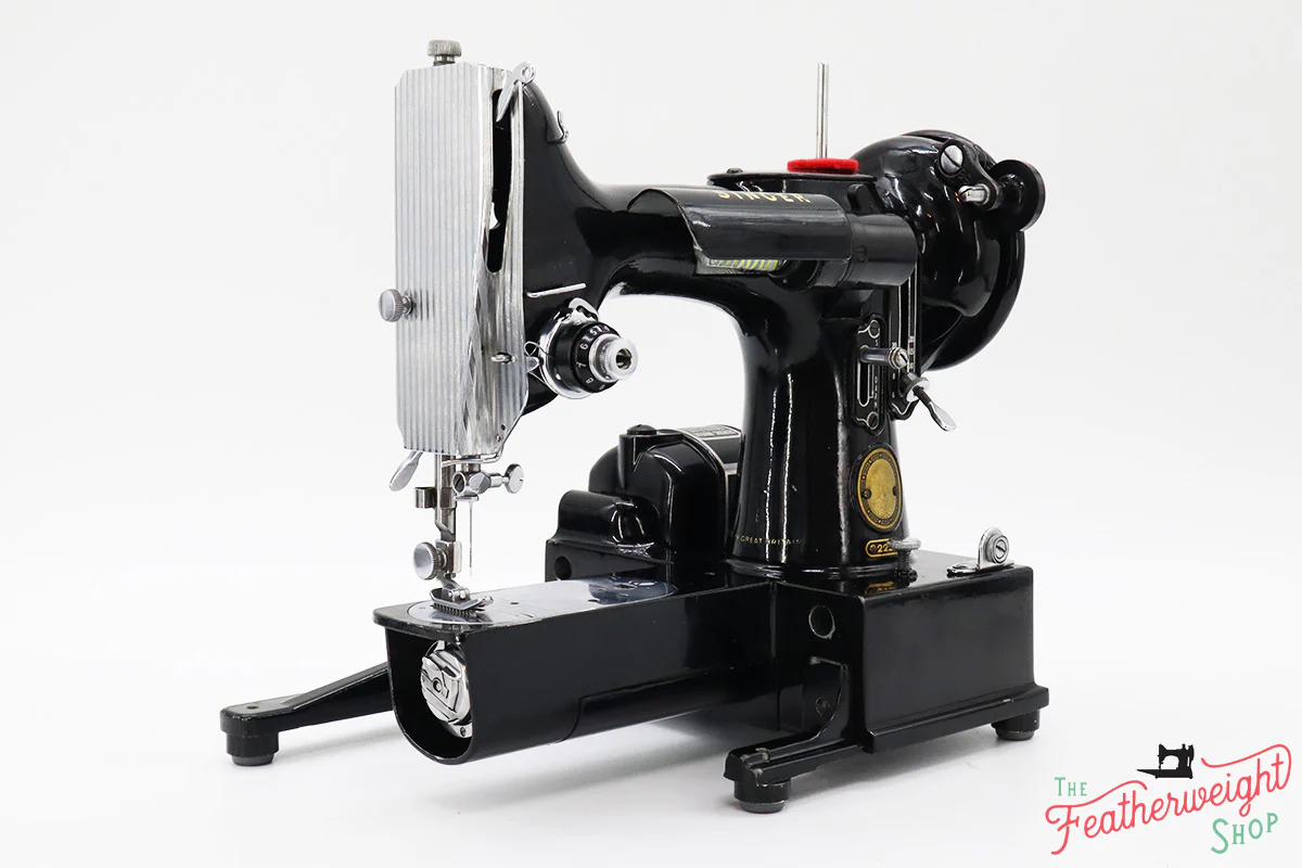 Singer Featherweight 222K Sewing Machine EN1374** - Image 2