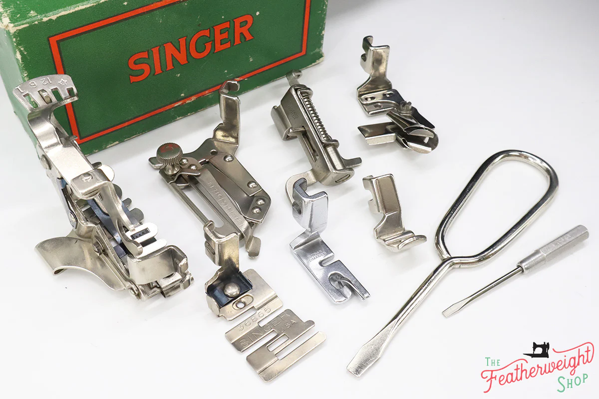 Singer Featherweight 222K Sewing Machine EN1374** - Image 22