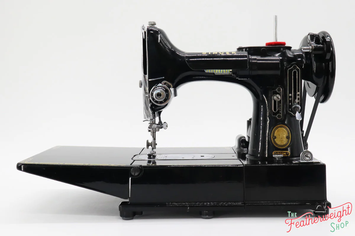 Singer Featherweight 222K Sewing Machine EN1374** - Image 3