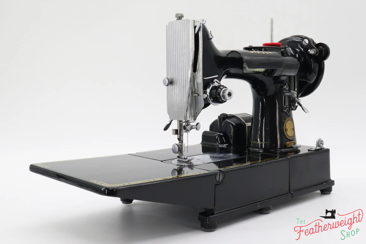 Singer Featherweight 222K Sewing Machine EN1374** - Image 4