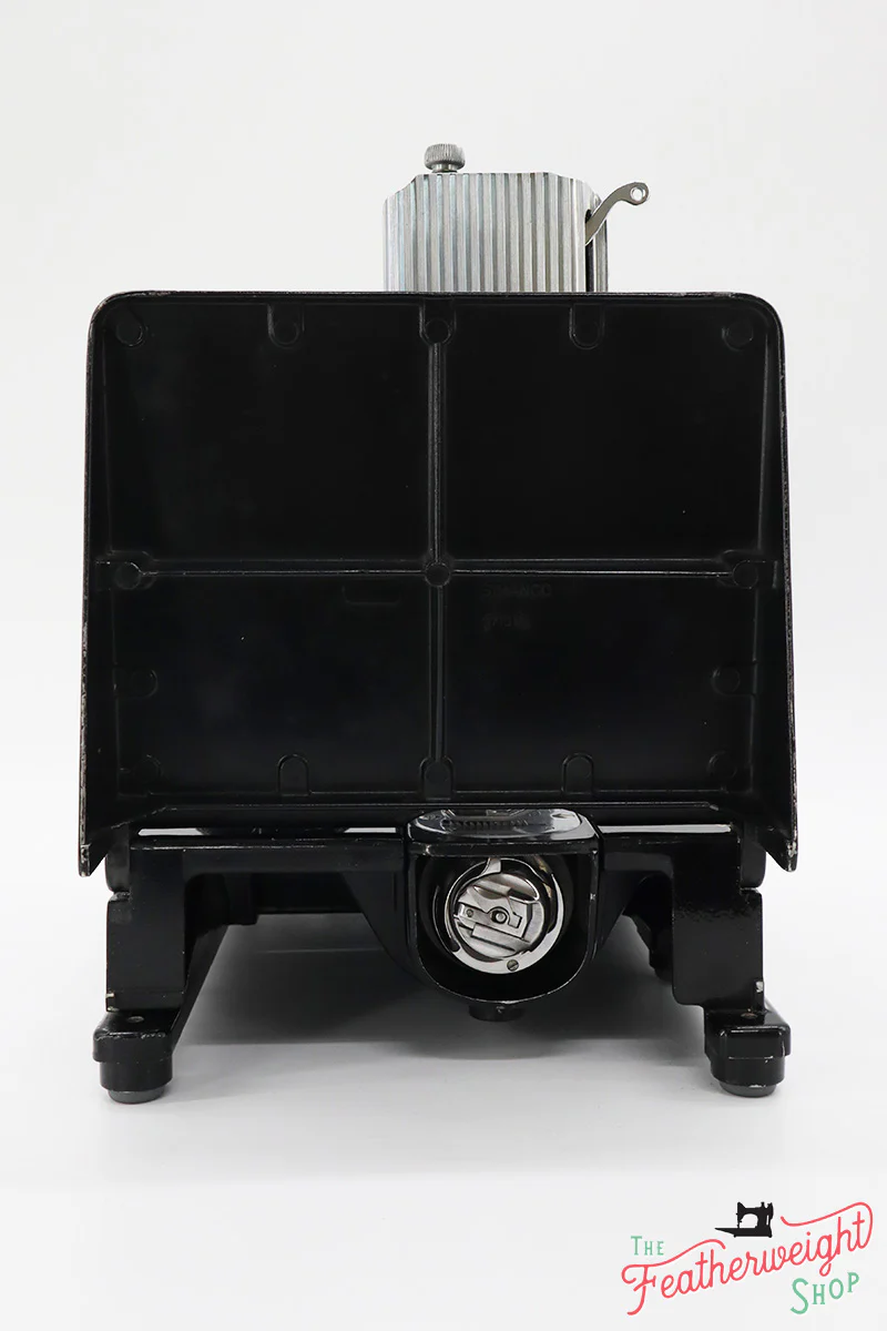 Singer Featherweight 222K Sewing Machine EN1374** - Image 6