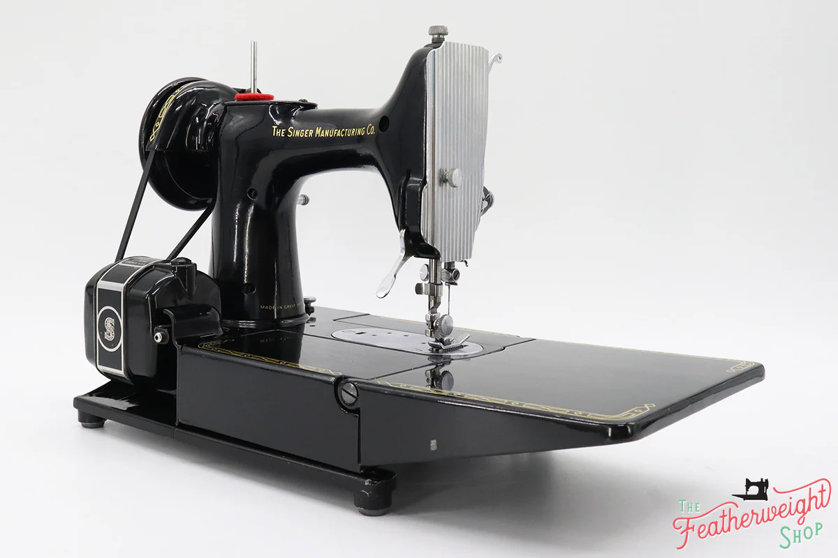 Singer Featherweight 222K Sewing Machine EN1374** - Image 7