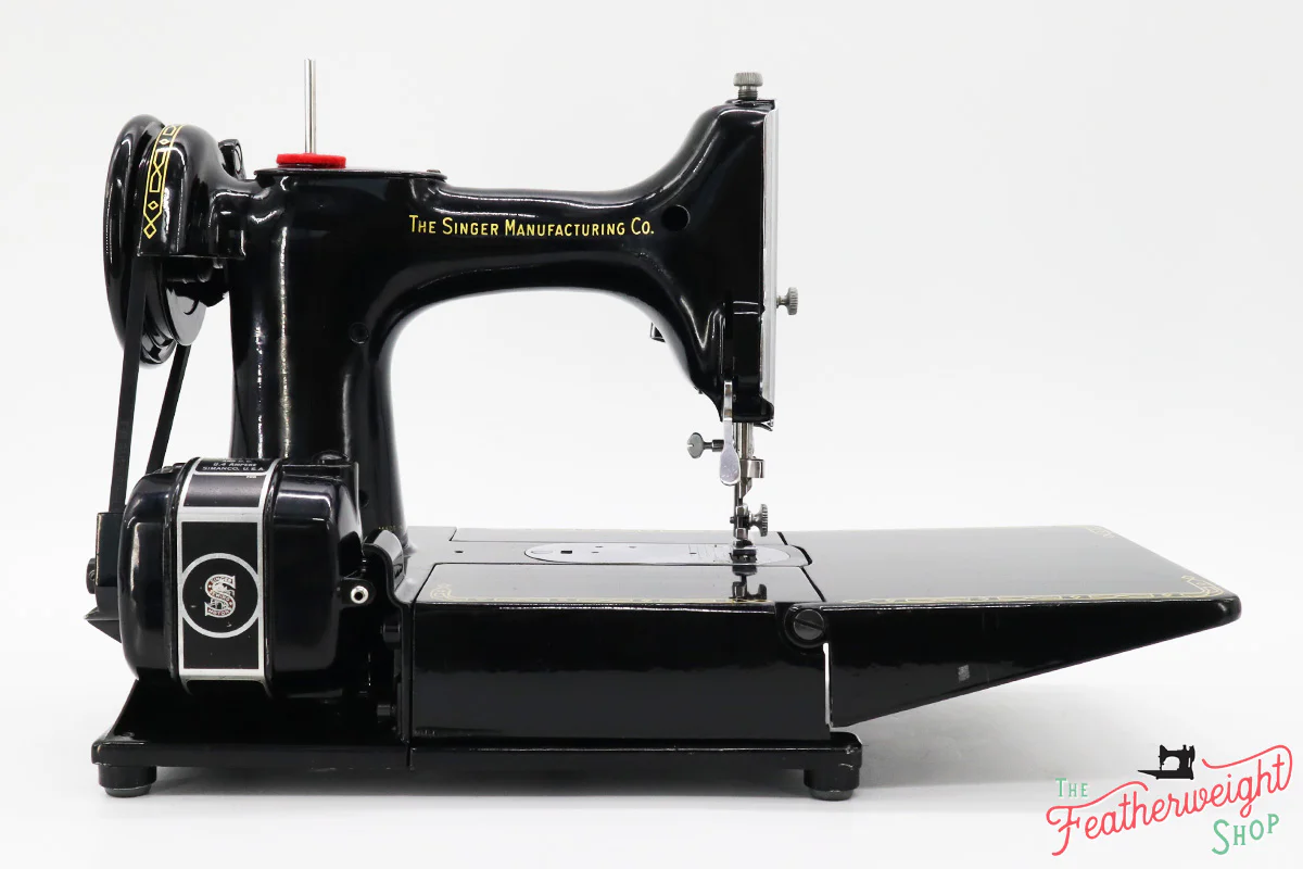 Singer Featherweight 222K Sewing Machine EN1374** - Image 8