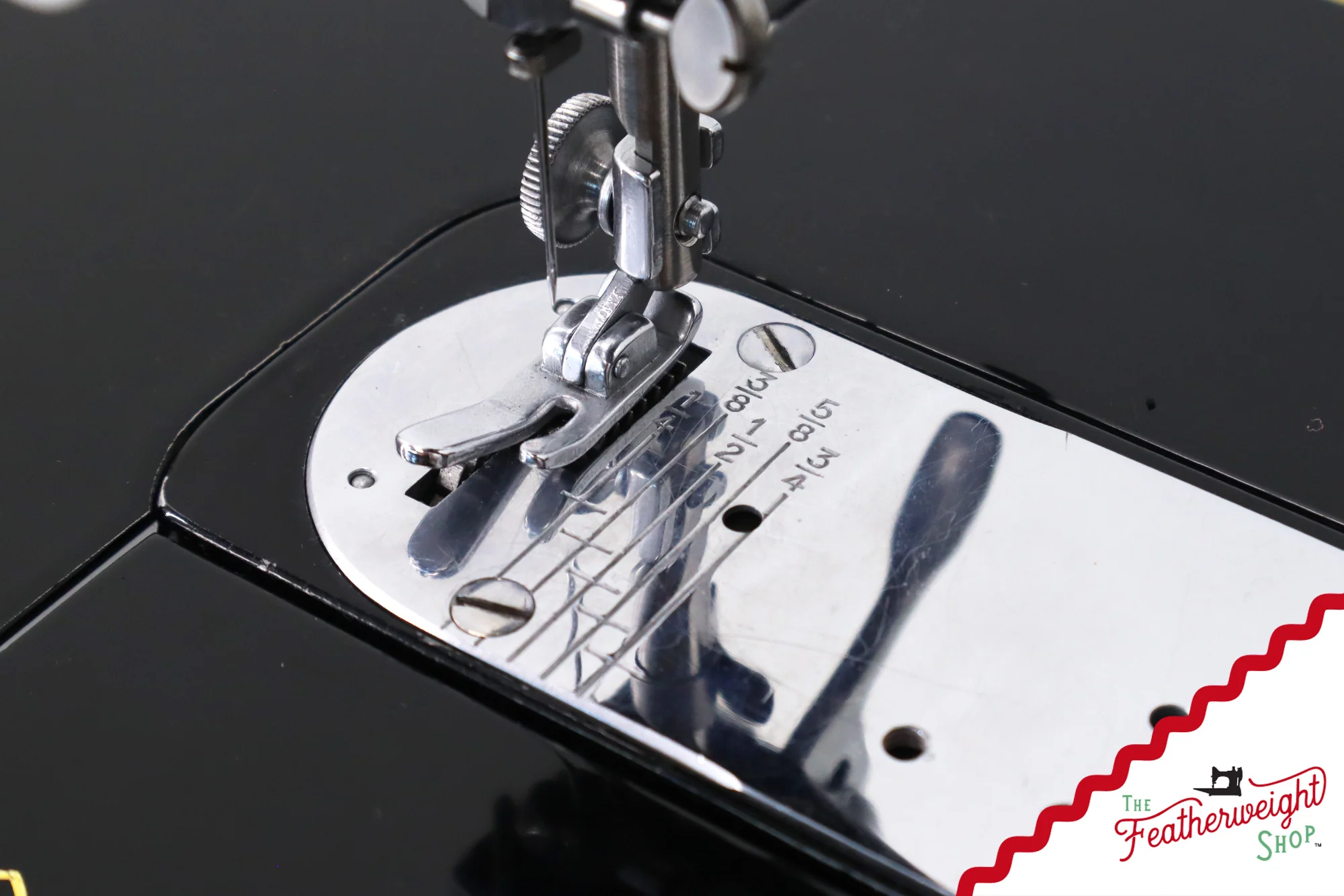 Singer Featherweight 222K Sewing Machine - EN138***, 1958 - Image 16