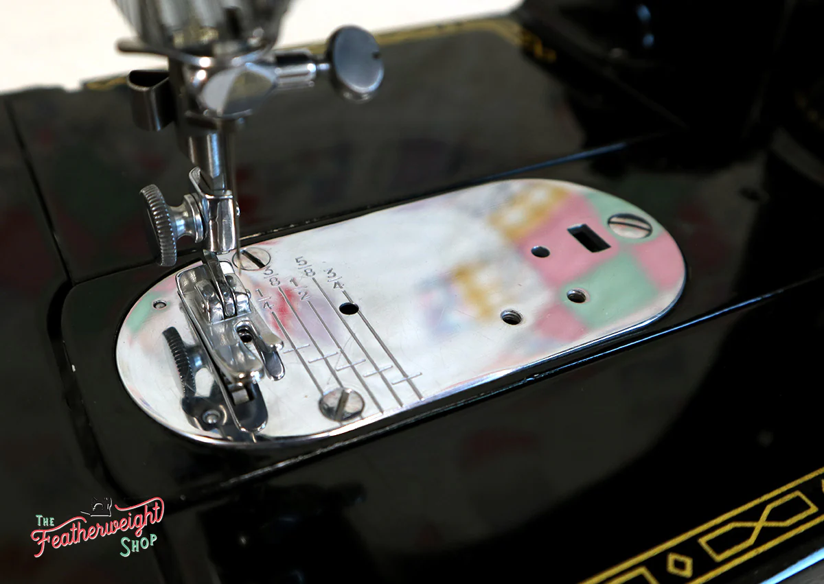 Singer Featherweight 222K Sewing Machine EP131*** - Image 11
