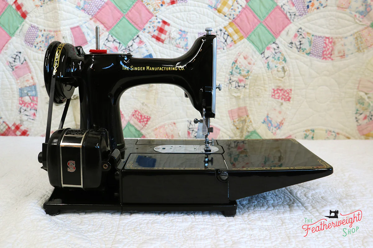 Singer Featherweight 222K Sewing Machine EP131*** - Image 8