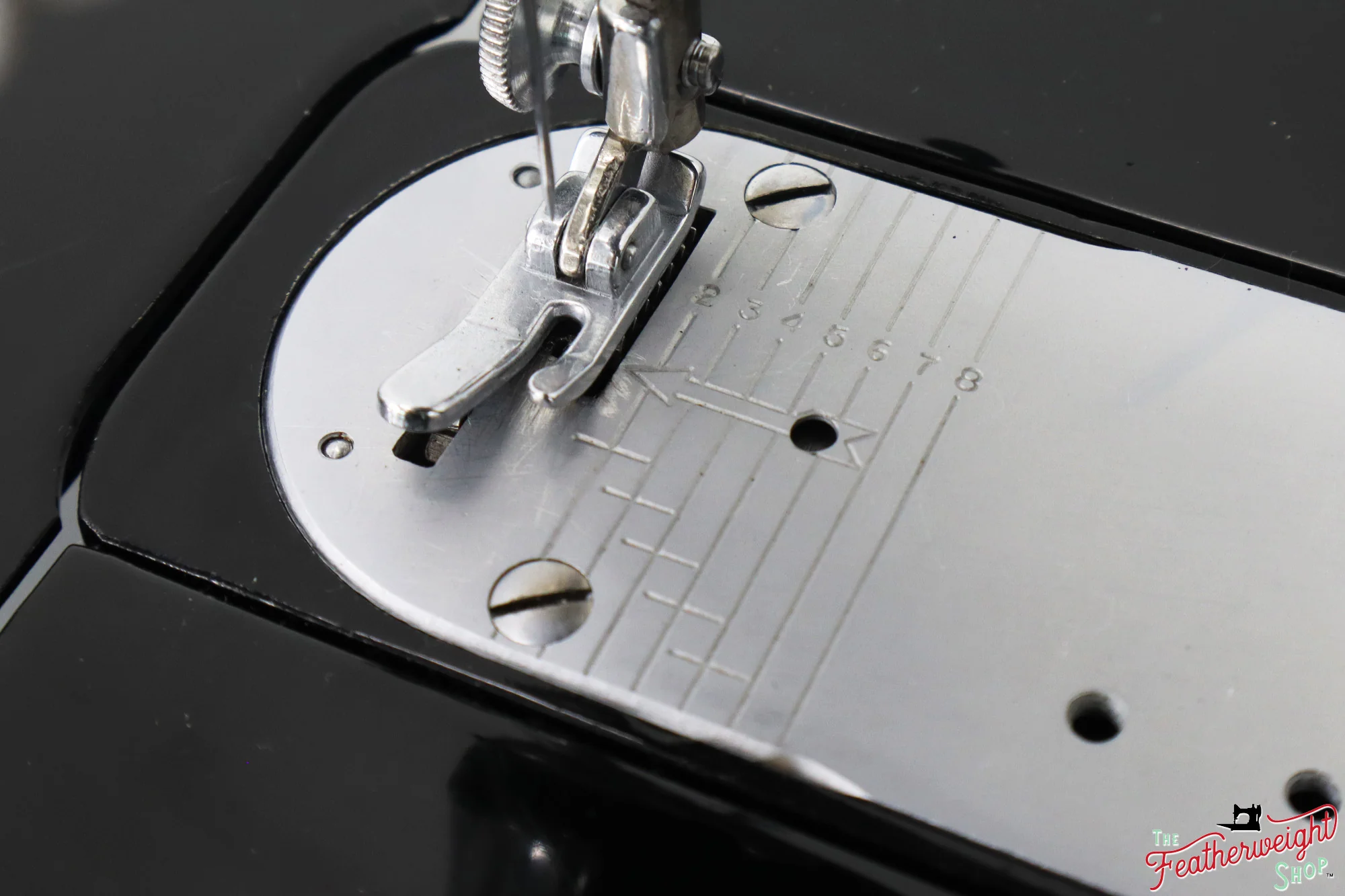 Singer Featherweight 222K Sewing Machine - EP13210* - 1959 - Image 14