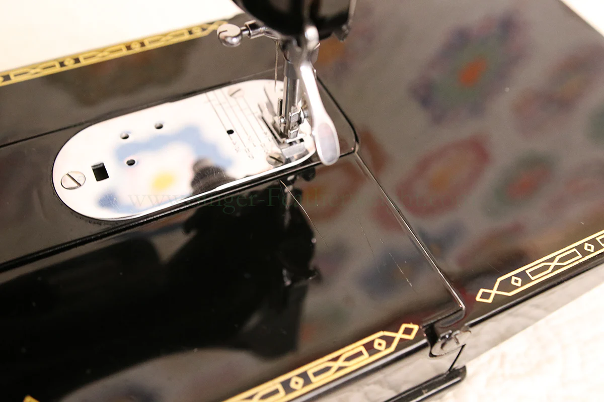 Singer Featherweight 222K Sewing Machine EP541*** - Image 12