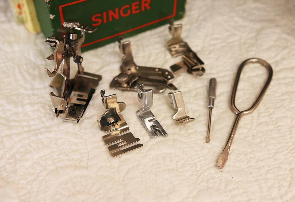 Singer Featherweight 222K Sewing Machine EP541*** - Image 20