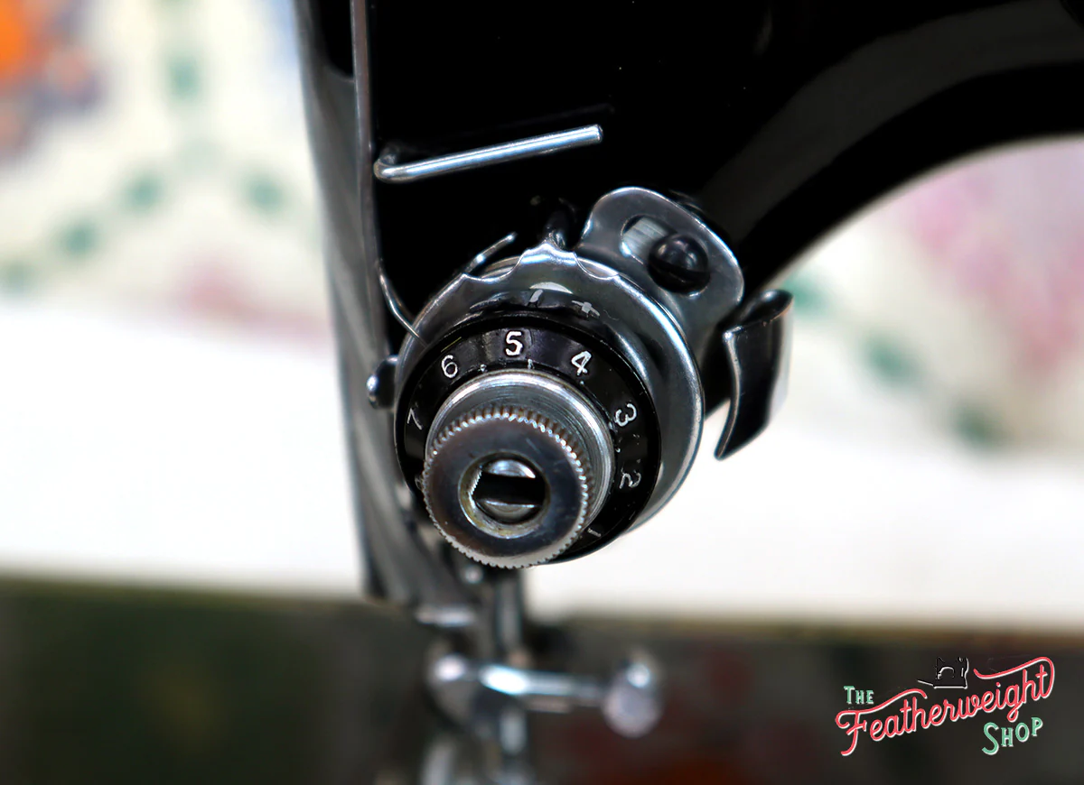 Singer Featherweight 222K Sewing Machine, RED "S" ER022*** - Image 17