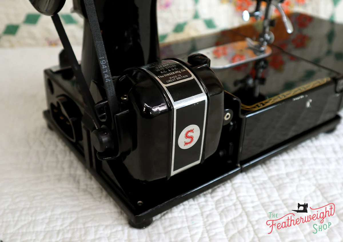 Singer Featherweight 222K Sewing Machine, RED "S" ER022*** - Image 22