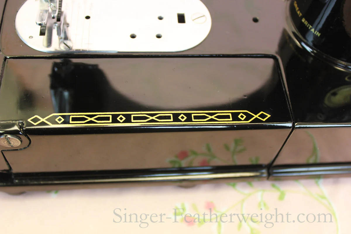 Singer Featherweight 222K Sewing Machine - Image 15