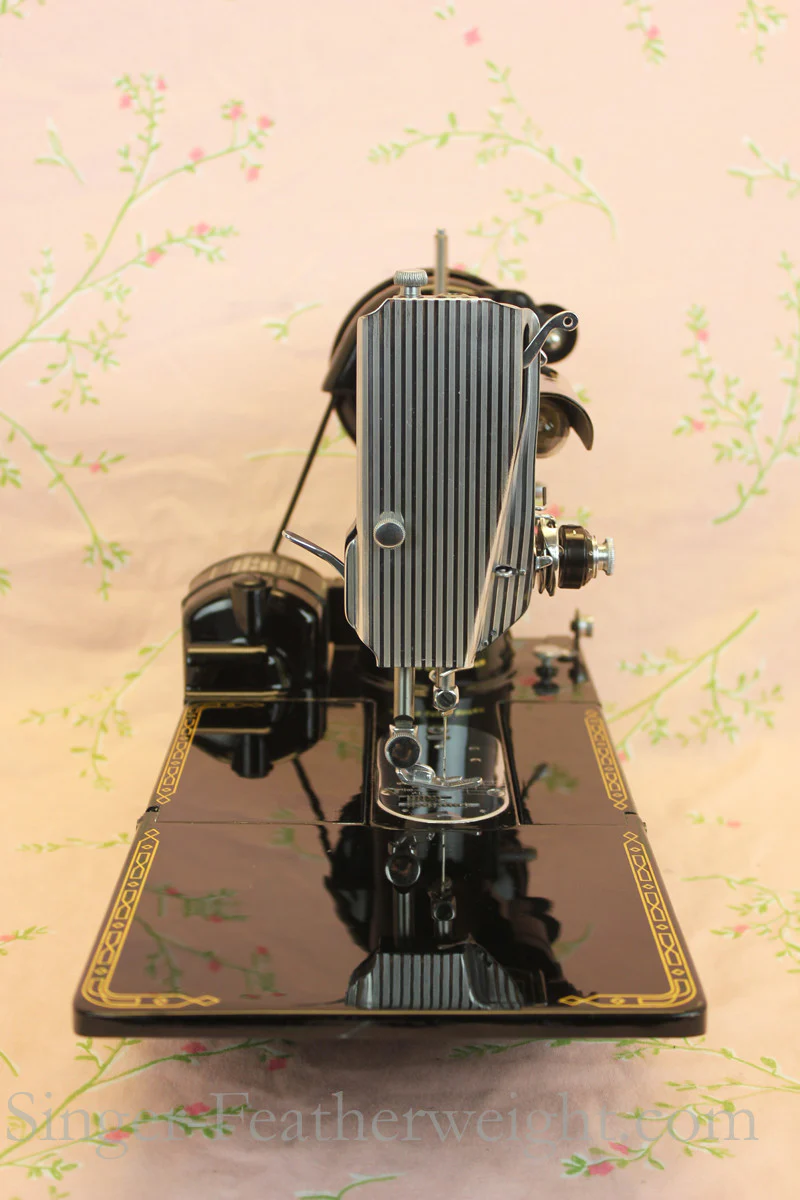 Singer Featherweight 222K Sewing Machine - Image 5