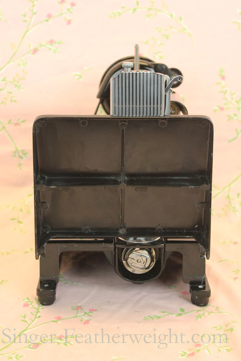 Singer Featherweight 222K Sewing Machine - Image 6
