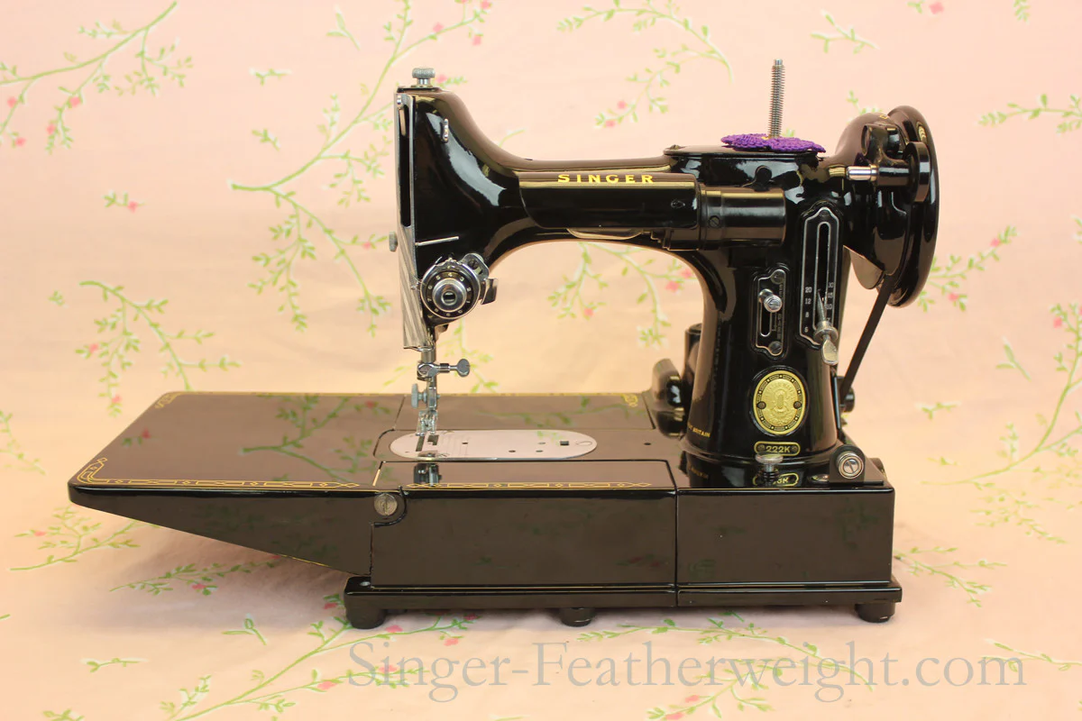Singer Featherweight 222K Sewing Machine - Image 7
