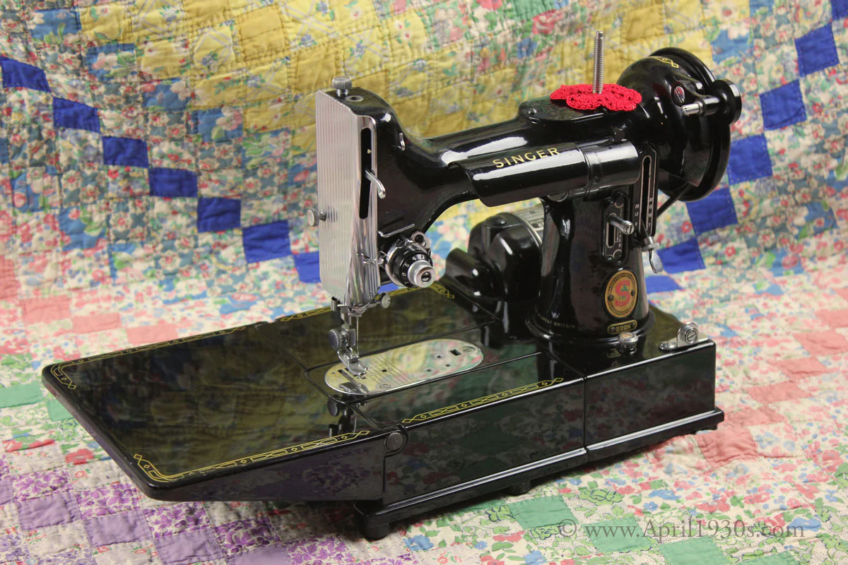 Singer Featherweight 222K Sewing Machine, ER0231**CH - Image 5