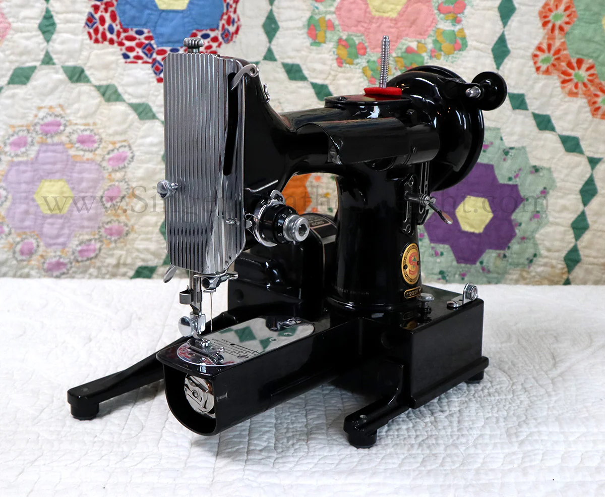 Singer Featherweight 222K Sewing Machine, RED "S" EP5428** - Image 2