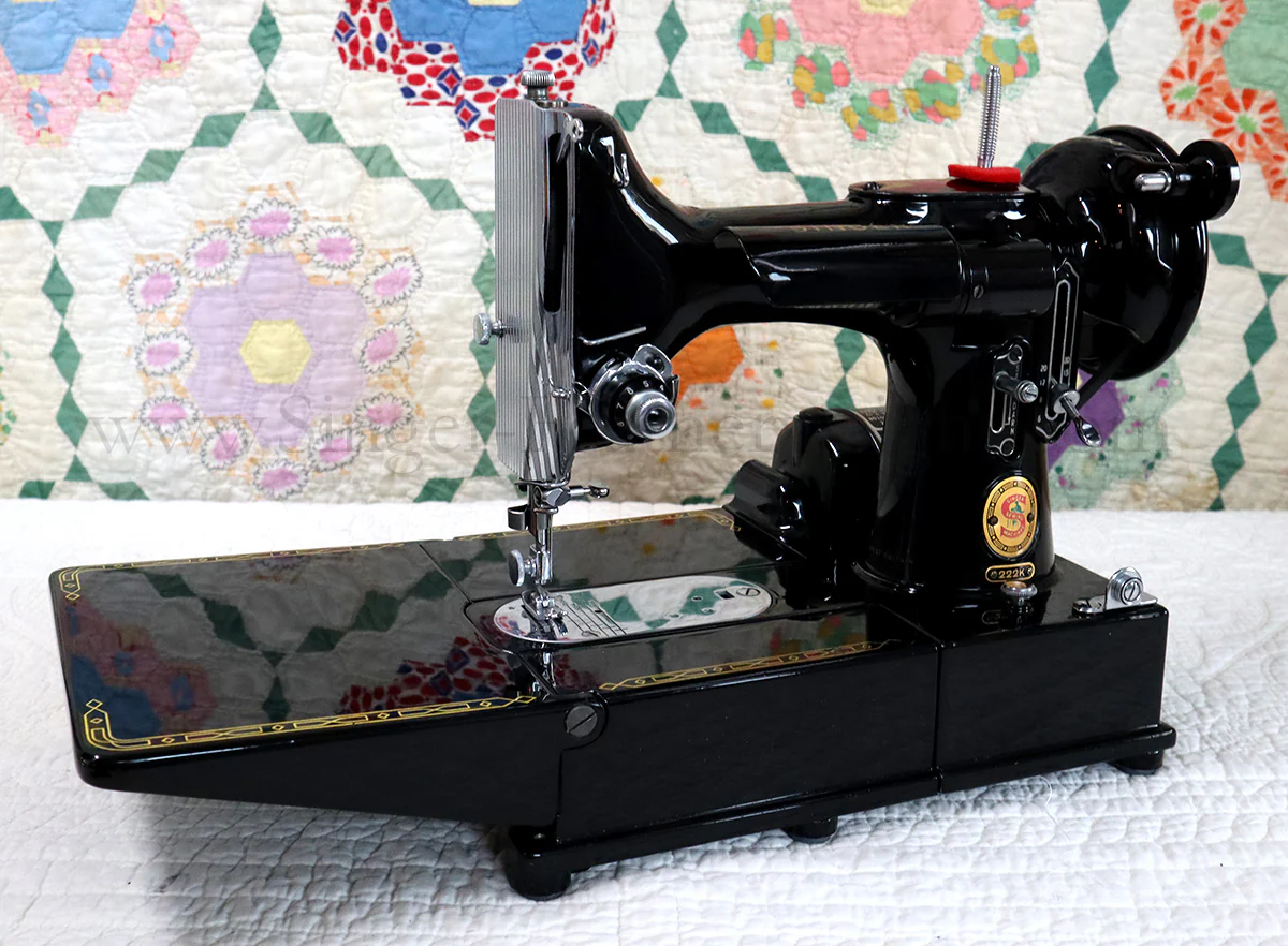 Singer Featherweight 222K Sewing Machine, RED "S" EP5428** - Image 4