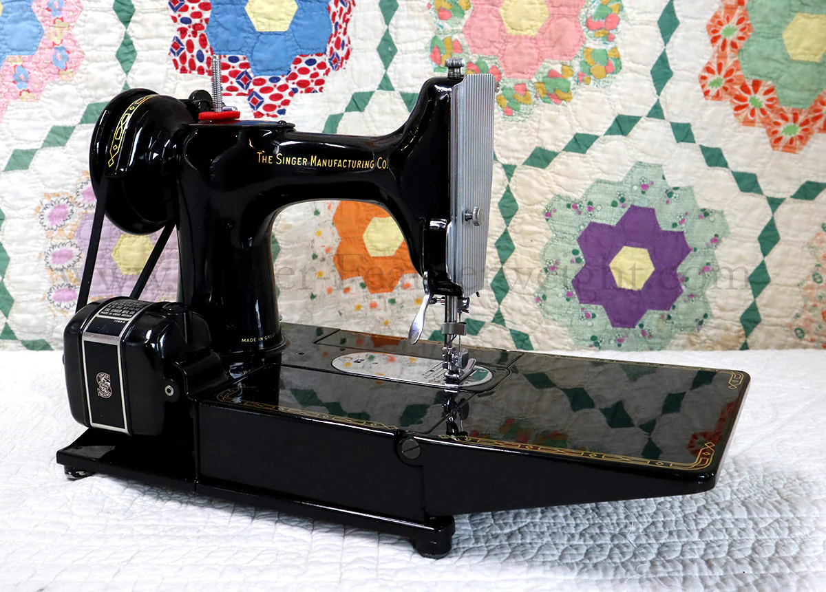 Singer Featherweight 222K Sewing Machine, RED "S" EP5428** - Image 8