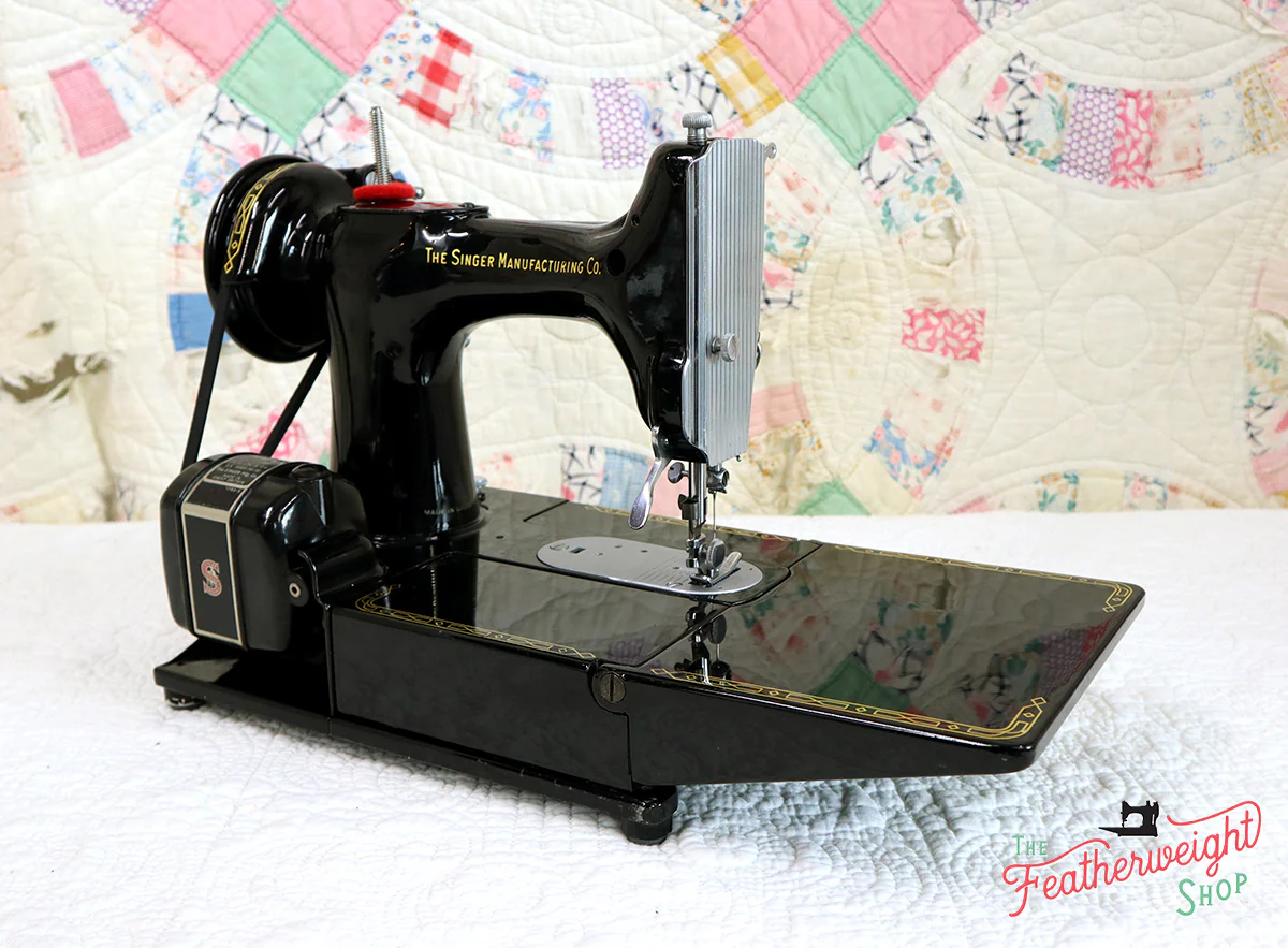 Singer Featherweight 222K Sewing Machine, RED "S" EP758*** - Image 8