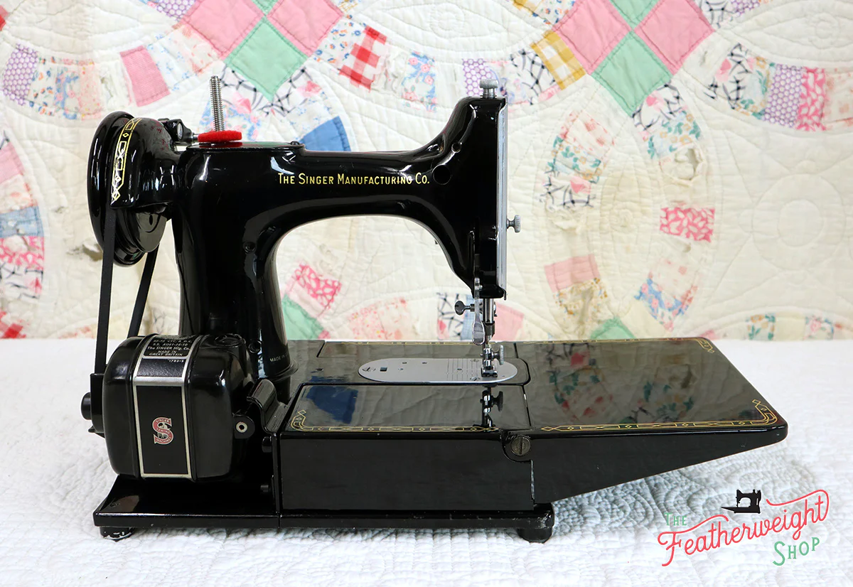 Singer Featherweight 222K Sewing Machine, RED "S" EP758*** - Image 9