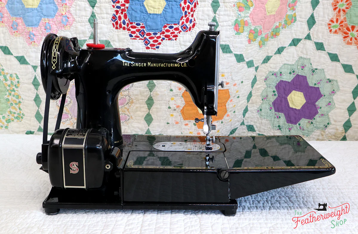 Singer Featherweight 222K Sewing Machine, RED "S" EP759*** - Image 8