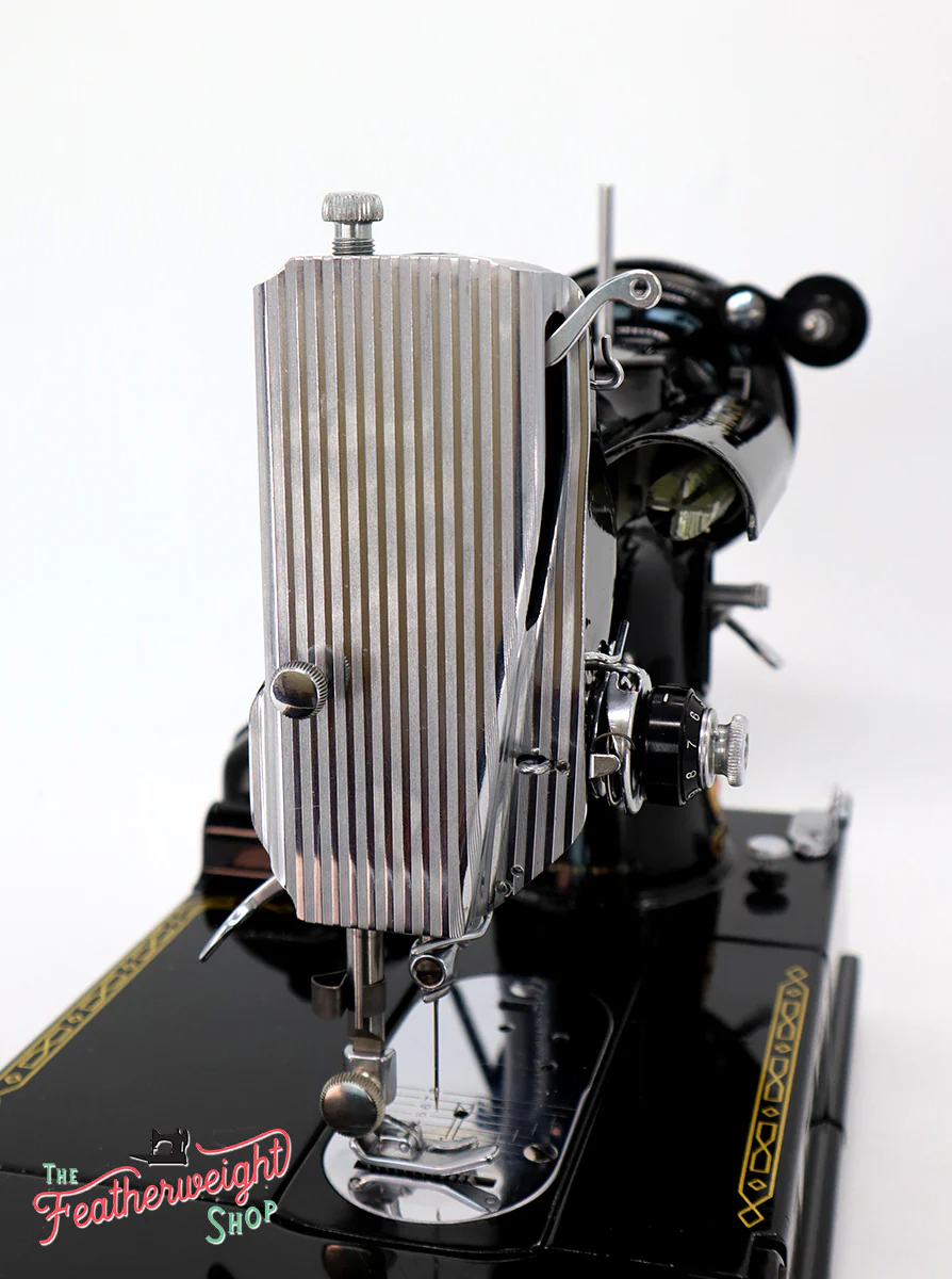 Singer Featherweight 222K Sewing Machine, RED "S" EP7600** - Image 17
