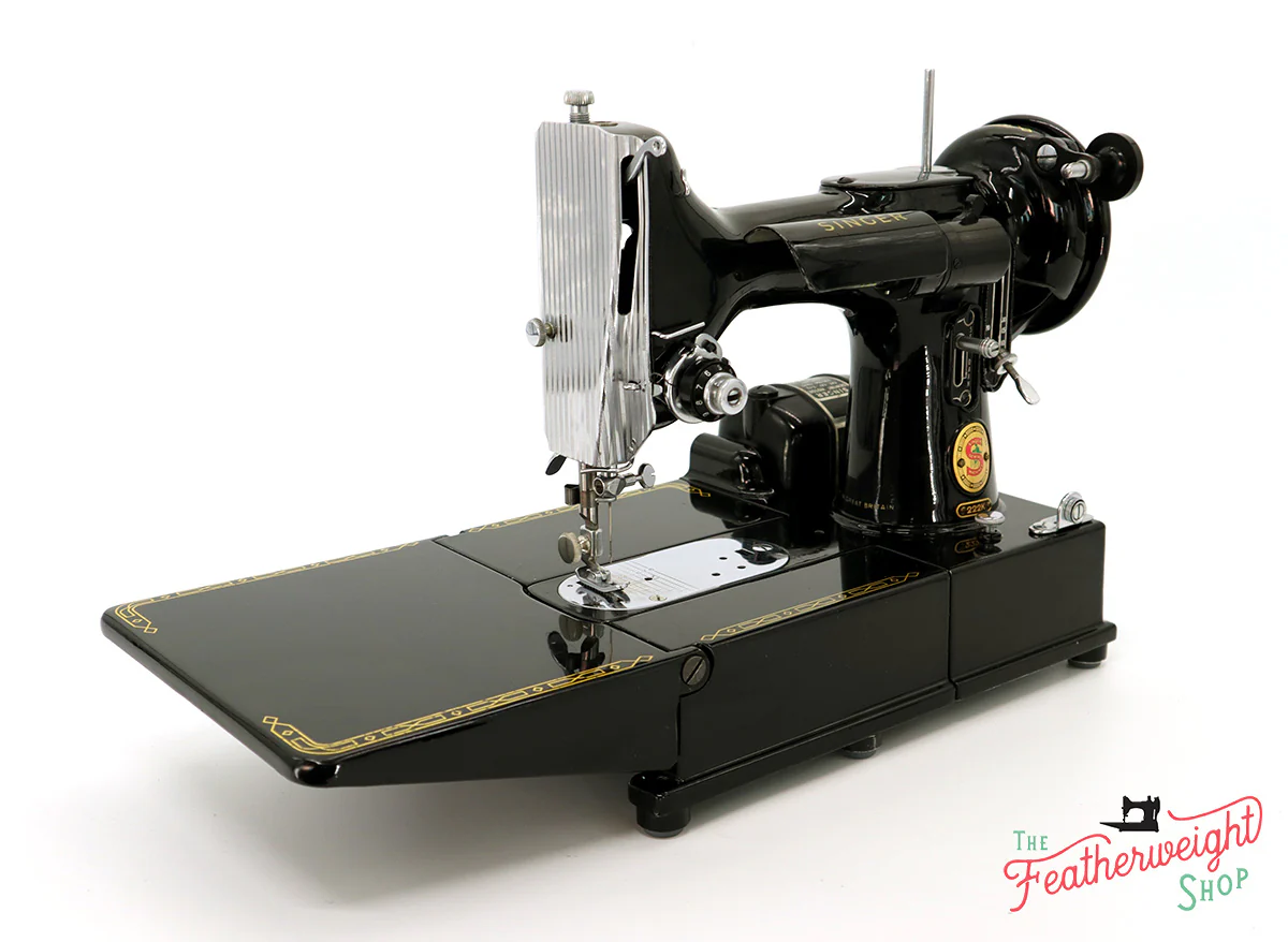 Singer Featherweight 222K Sewing Machine, RED "S" EP7600** - Image 4