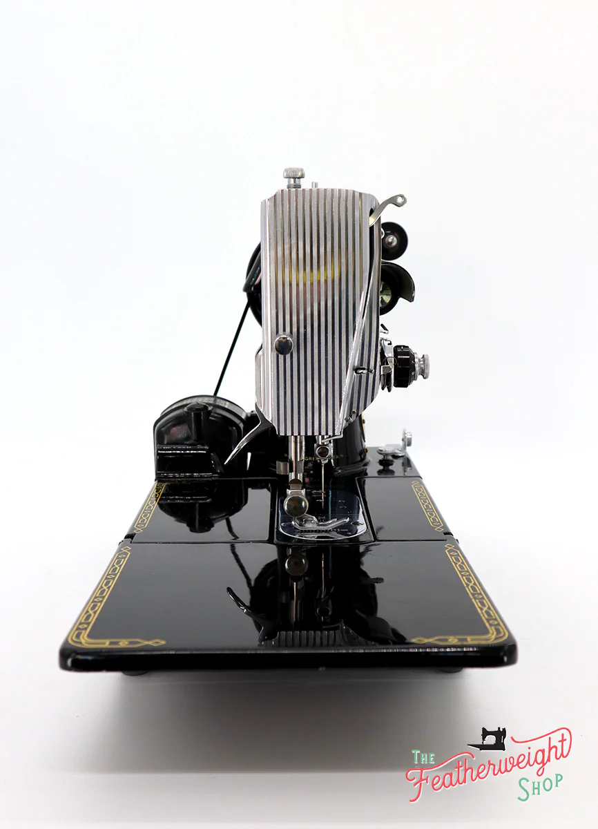 Singer Featherweight 222K Sewing Machine, RED "S" EP7600** - Image 5
