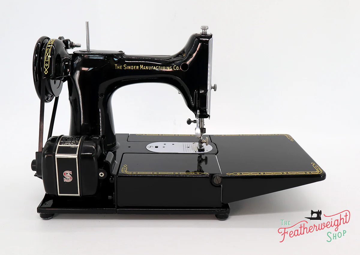 Singer Featherweight 222K Sewing Machine, RED "S" EP7600** - Image 8