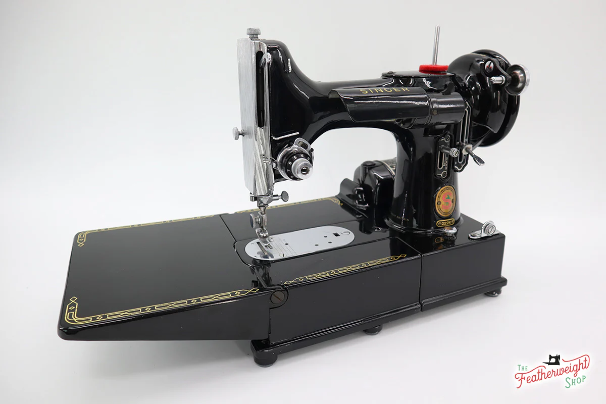 Singer Featherweight 222K Sewing Machine, RED "S" ER0234** - Image 3