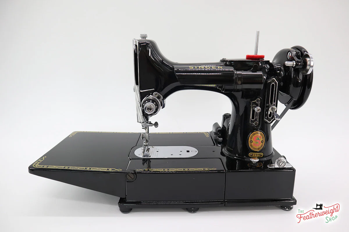 Singer Featherweight 222K Sewing Machine, RED "S" ER0234** - Image 4