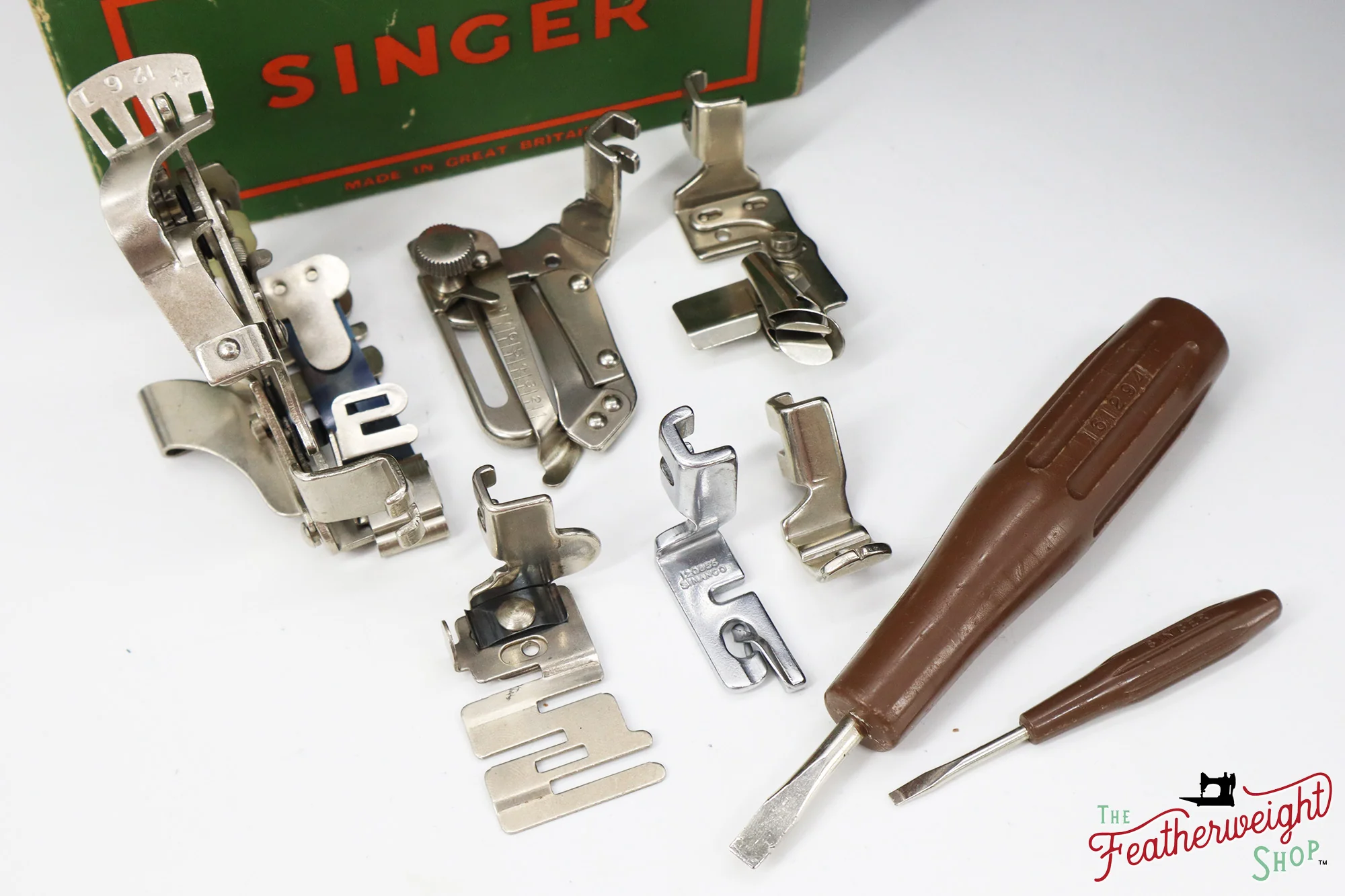 Singer Featherweight 222K Sewing Machine, Red 'S' - ER3165** - 1960 - Image 18