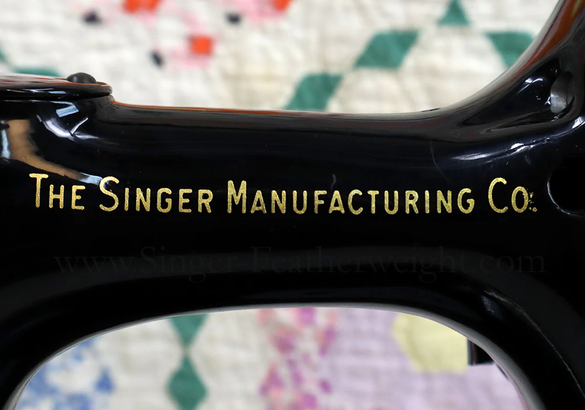 Singer Featherweight 222K Sewing Machine, RED "S" ER901*** - Image 14