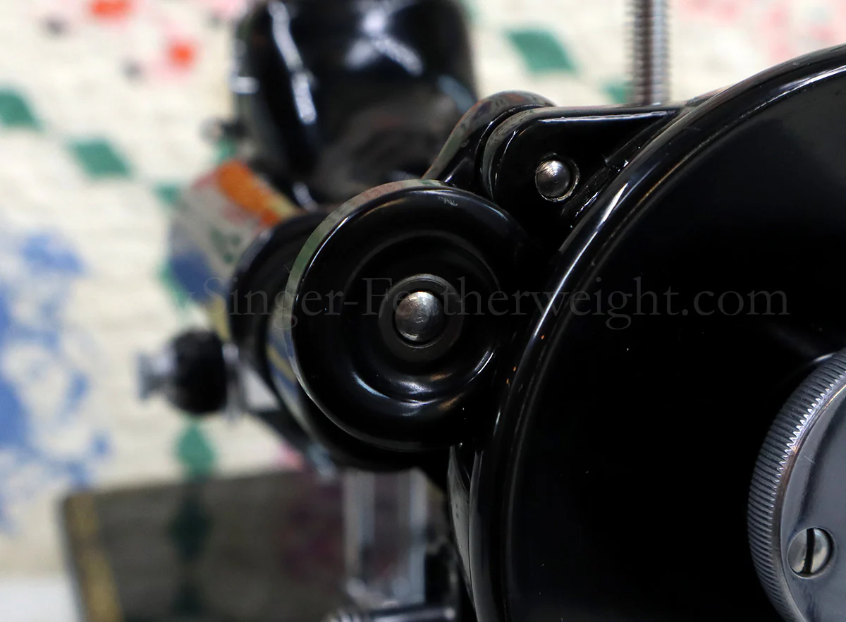 Singer Featherweight 222K Sewing Machine, RED "S" ER901*** - Image 15
