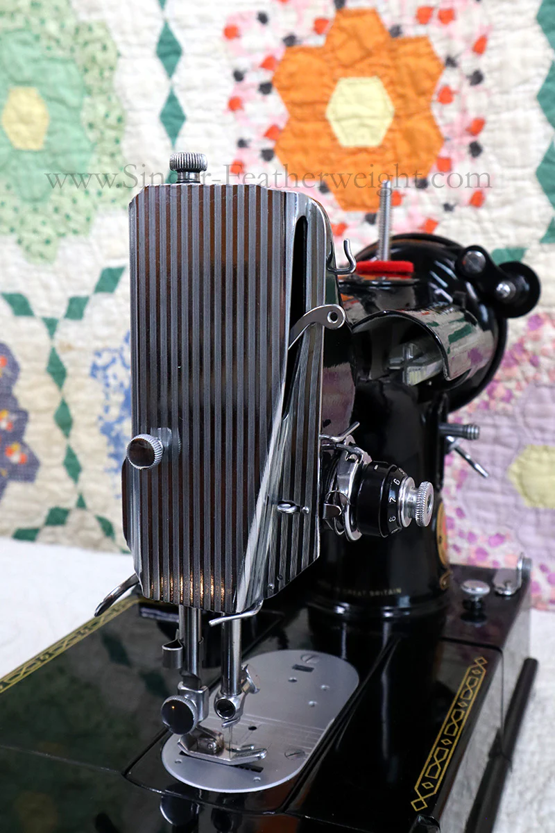 Singer Featherweight 222K Sewing Machine, RED "S" ER901*** - Image 17