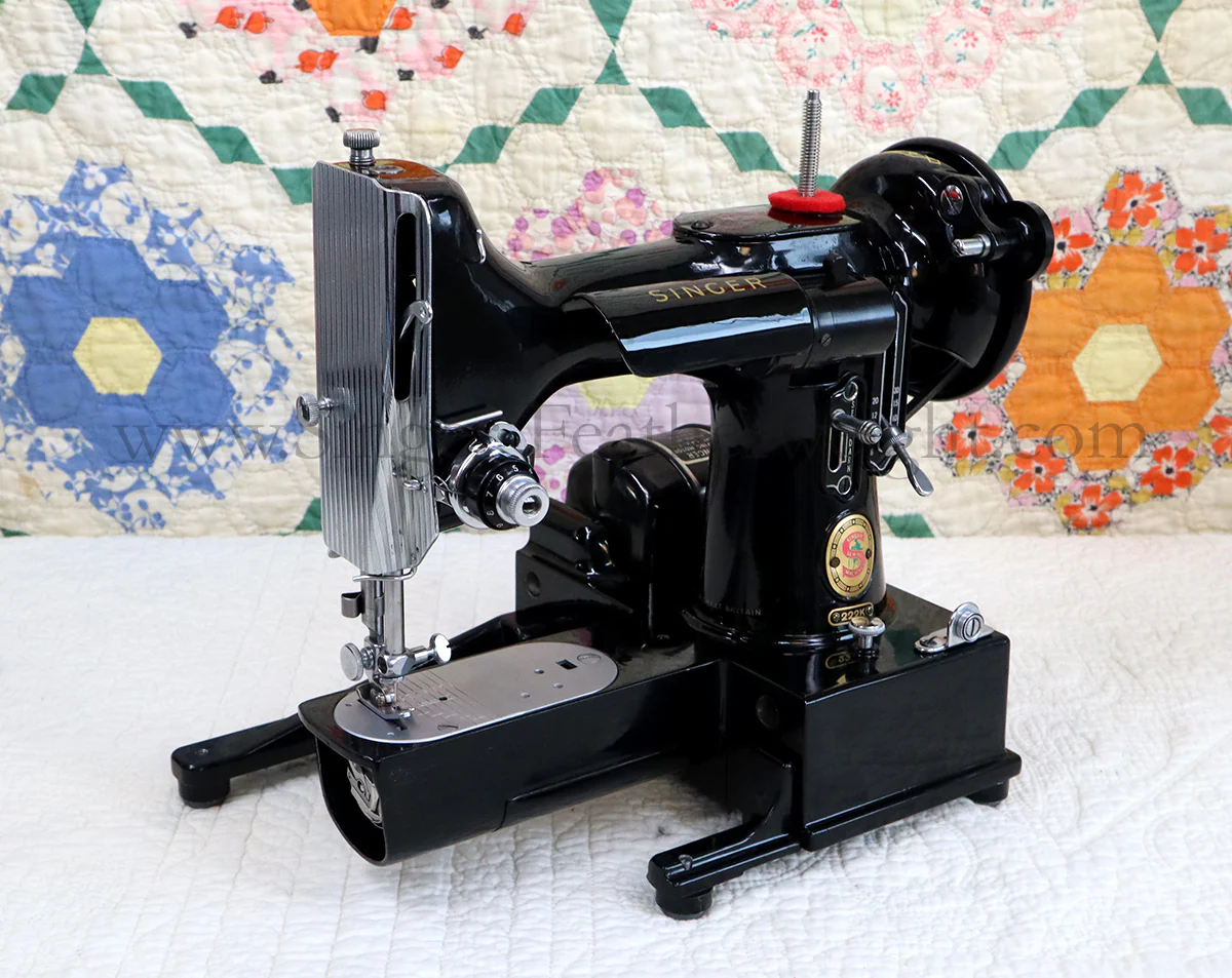 Singer Featherweight 222K Sewing Machine, RED "S" ER901*** - Image 2